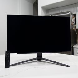 LG - UltraGear 27" OLED QHD 240Hz 0.03ms Gaming Monitor