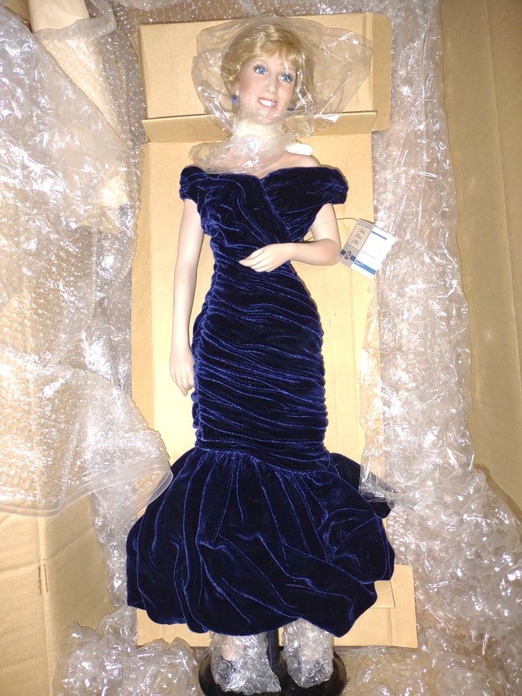 ASHTON DRAKE PRINCESS DIANA BY TITUS TOMESCU PORCELAIN DOLL ASHTON DRAKE PRINCESS DIANA BY TITUS TOMESCU PORCELAIN DOLL
