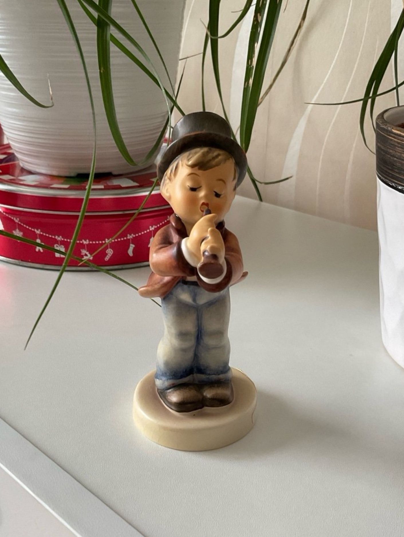 Vintage Goebel Hummel porcelain “serenade” figurine, West Germany  5” 