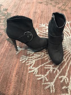 Black boot (booties) women's size 8