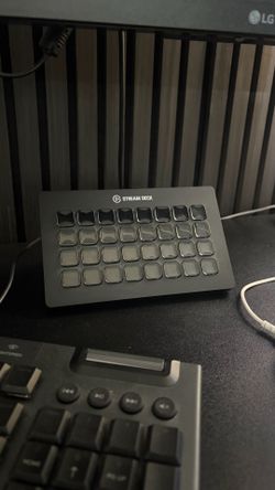 Elgato Stream Deck XL – Advanced Studio Controller, 32 macro keys, trigger actions in apps and software like OBS, Twitch, ​YouTube and more, works wit