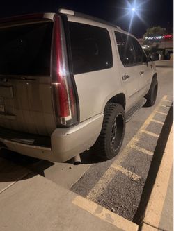 Champagne 2007 Cadillac Escalade 6.2 engine