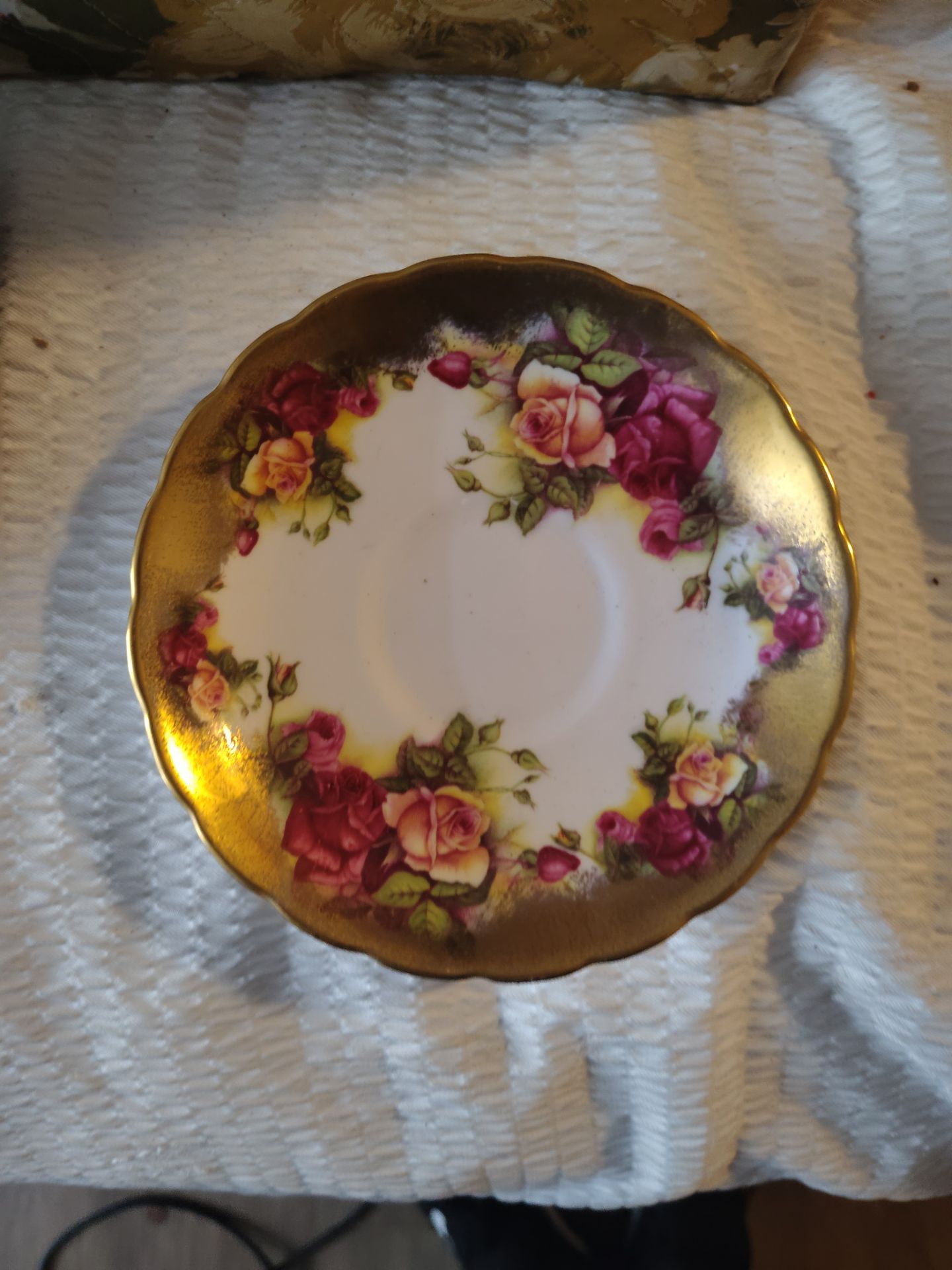 Royal Chelsea / gold rose