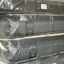 Queen size mattress pillow top 12”   Brand new mattress in a plastic sealed.    ☎️📲(213(713-74-89.     We offer same day delivery