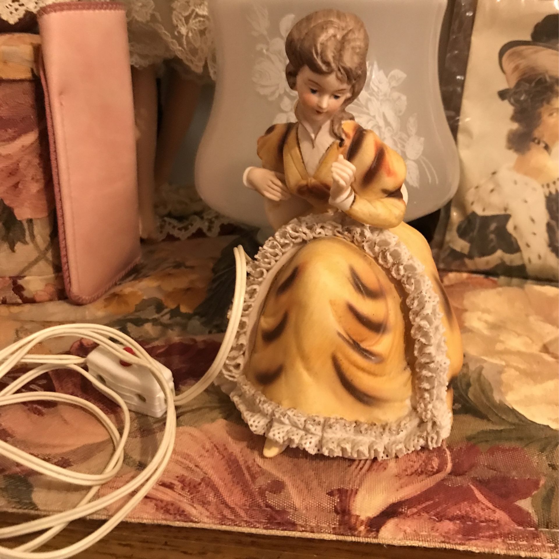 Beautiful ! Vintage Antique Victorian Lady Night Lite !!!