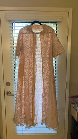 Vintage robe pink lace size small