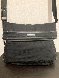 Vintage GIVENCHY shoulder bag in black.