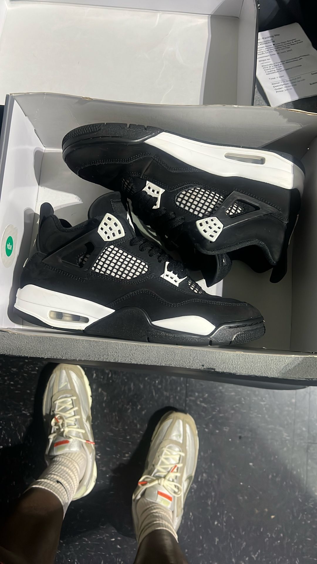 AIR JORDAN 4s Blk & White Size 9.5