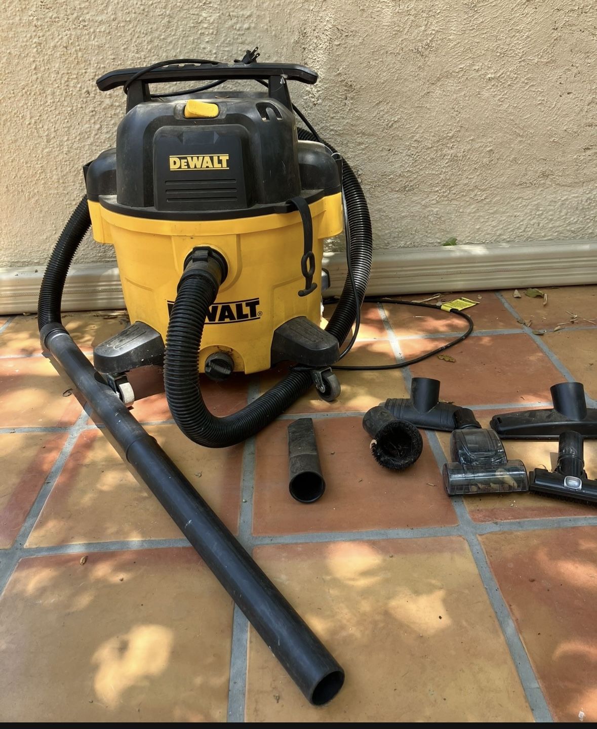 Shopvac DEWALT Vacuum Works great & accessories 