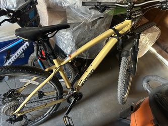 DiAMOND BACK HARDTAIL CROSS COUNTRY MOUNTAIN BIKE