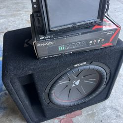 10” Kicker, Amp & And Apple Play Touch Screen