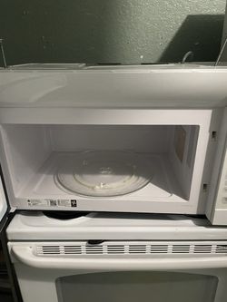 Nevera de dos puertas cocina de gas horno eléctrico wine Cooler microwave  todos los equipos en perfectas condiciones for Sale in Orlando, FL - OfferUp