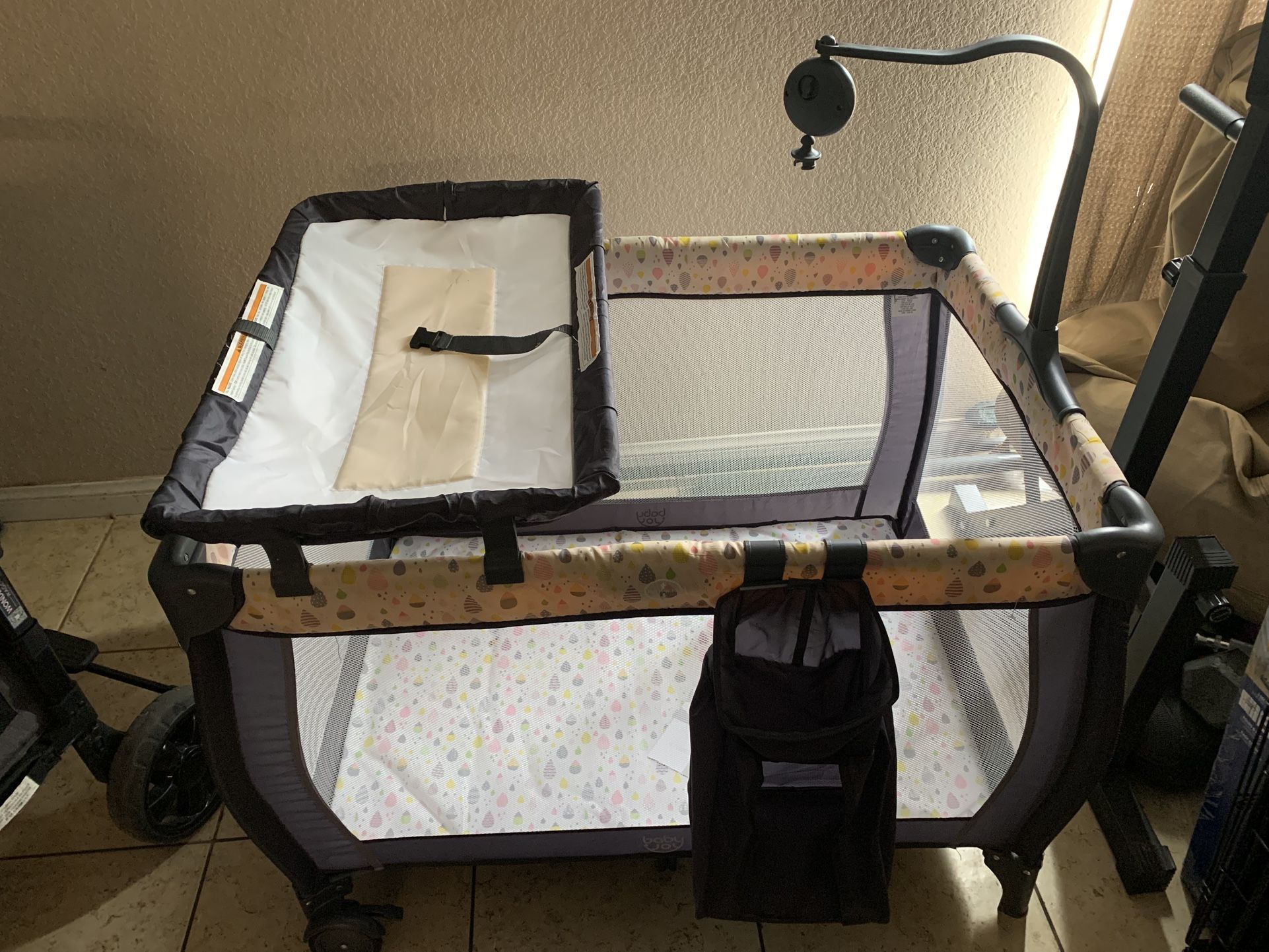 Costway Portable Baby Playard /Nursery Center/Crib Bassinet with changing table