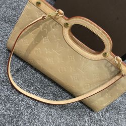 See Description! AUTHENTIC LOUIS VUITTON PURSE BAG