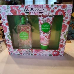 Sweet Memory Eau De Parfume Spray & Lotion set, New In Sealed Box