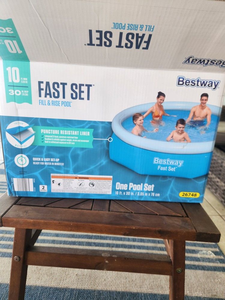 New Unused Blow Up Pool W/filter