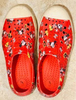 Disney sandals girls size 5 like new