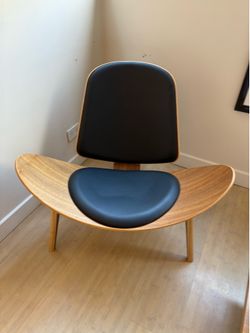 Mid Century Modern Walnut & Black Leather Shell Lounge Chair