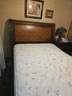 Complete queen bed set