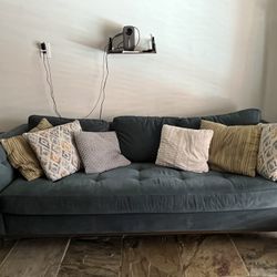 3-Seater Couch w/ Pillows 