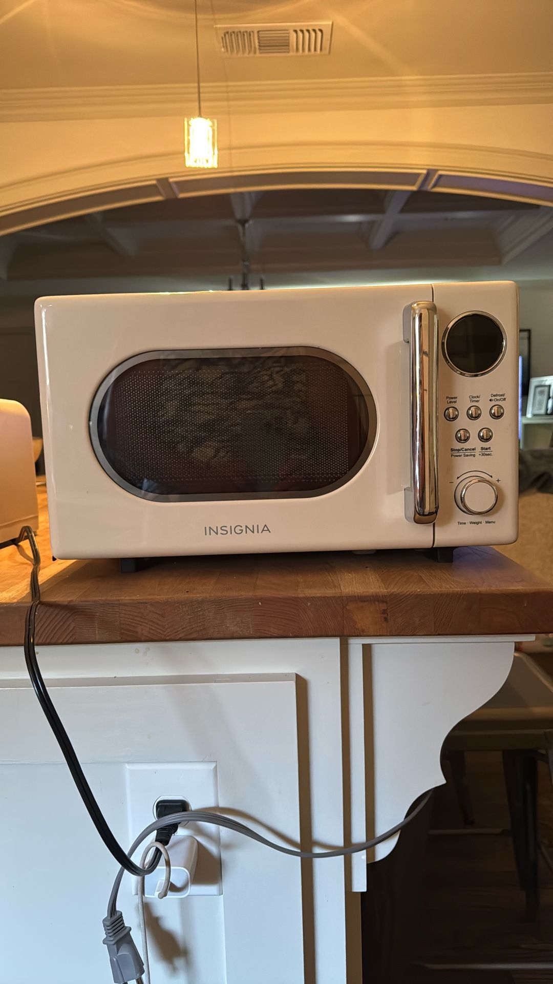 Insignia Retro Style Microwave