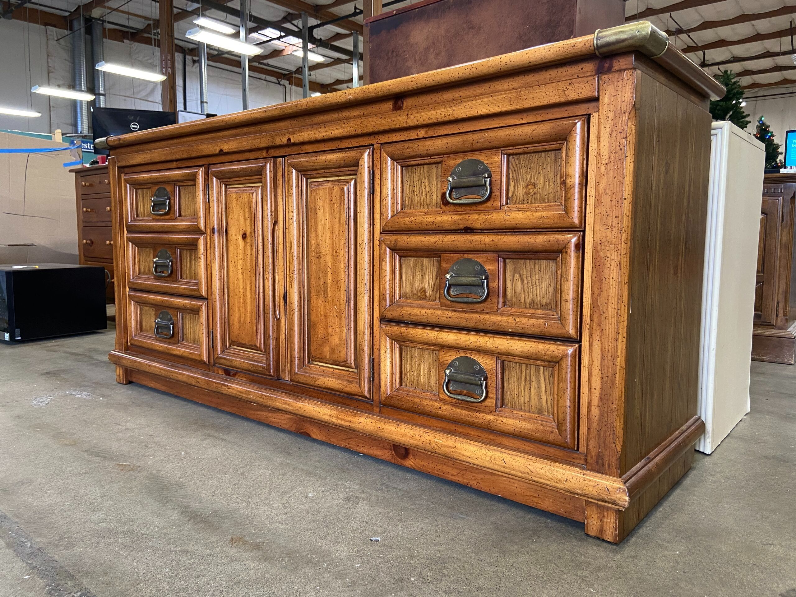 THOMASVILLE Wooden Campaign Style 9 Drawer Dresser