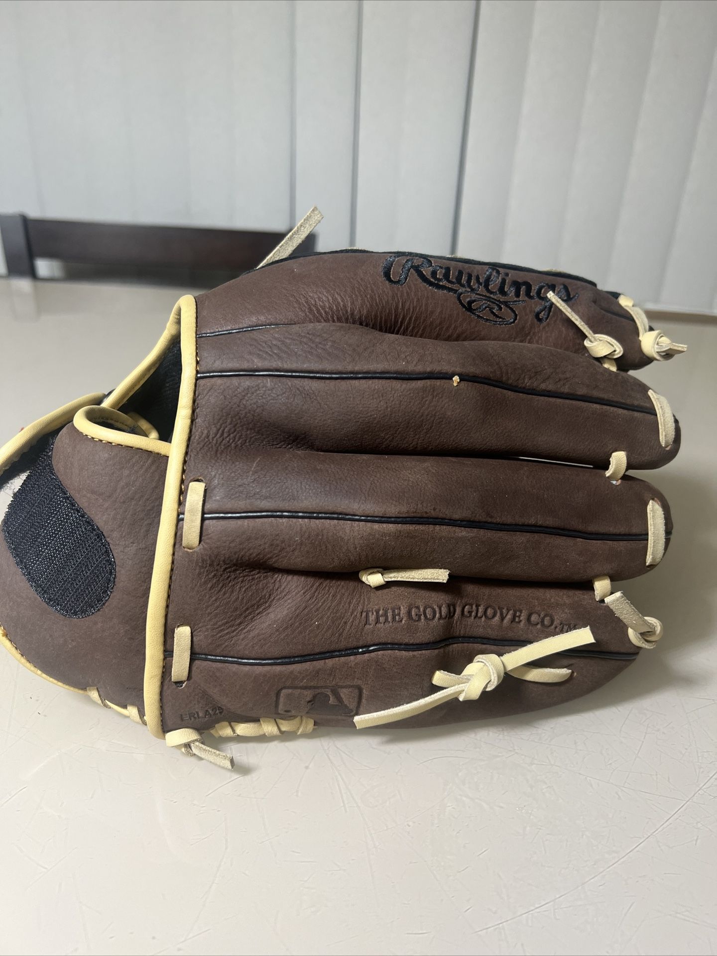 Rawlings 12.5" Outfield All Leather Baseball Glove LHT Left Hand Throw RBG36BC. New without tags or retail packaging. May show minor cosmetic blemishe