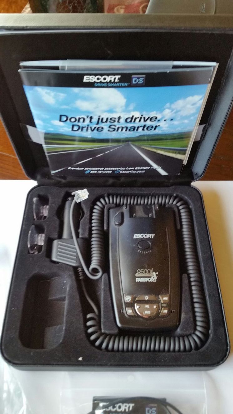 Escort 9500ix Passport radar detector with smartcord direct wire.