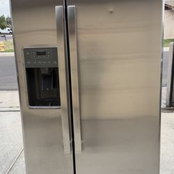 REFRIGERATOR GE 33 WIDE