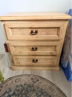 dresser / cabinet