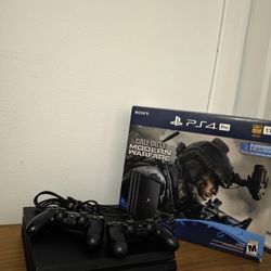 PS4 Pro 2TB + 2 Controllers