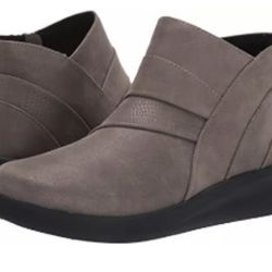 Clark’s Women's Sillian 2.0 Rise Ankle Boot, Dark Pewter Metallic- 7.5 US