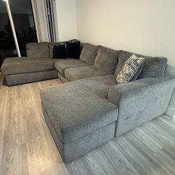 Beautiful Gray Comfortable Double Sectional Couch ! 