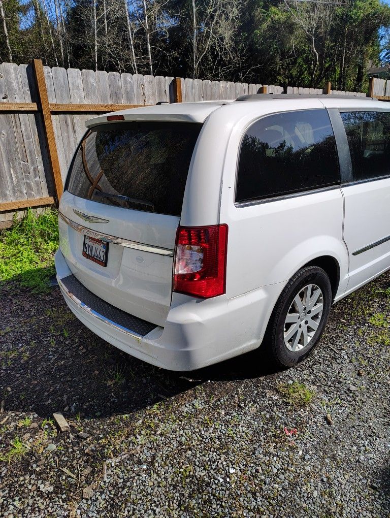 2014 Chrysler Town & Country Touring