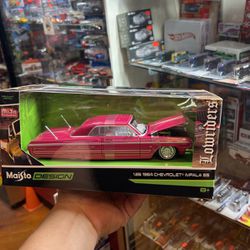 Collectible Maisto 1964 Chevy Impala SS 1:24 Scale Diecast Collectible 