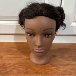 Mannequin head cosmetology or Halloween prop decoration