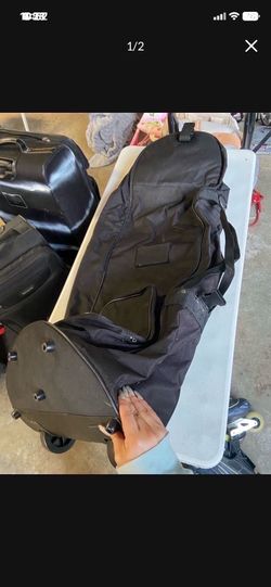 LOW PRICE MOVING- $300 RETAIL GOLF BAG ON WHEELS TRAVEL