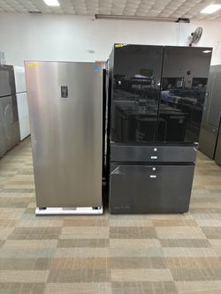 Brand new refrigerators just in time for the holidays!!!🔥🎃🦃🎅🏽