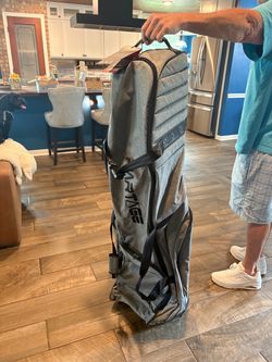 Traveling golf bag