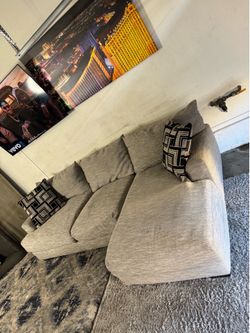* Like New * Ashley Furniture 2pc Modular sectional sofa ( Free Delivery )