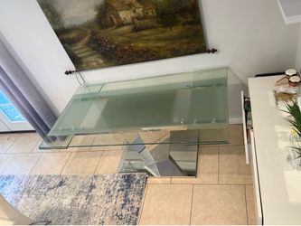 Extendable dining table