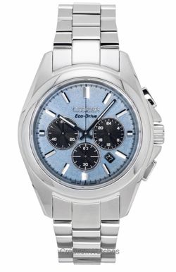Este reloj Citizen Sport Luxury Chronograph cuenta con una esfera azul claro y una caja de acero inoxidable de 40.5 mm