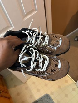 Orbit sneaker. Color: star anise/pinecone
