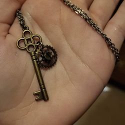 Simple Gear And Key Steam punk Necklace 