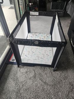 Pack 'n Play, mattress and fitted sheets