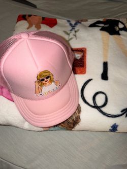 Taylor swift blanket and hat