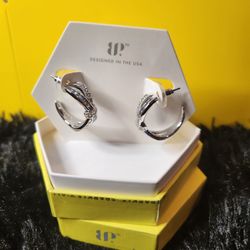 Bomb Party Bow Og Earrings 