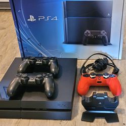 Sony PS4 Bundle - 3 Games, 3 Controllers, Charging Cradle & OEM Box - 500GB