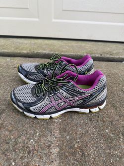 Women’s Asic tennis shoes