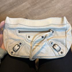 Balenciaga Paris Classic makeup pouch 🤍